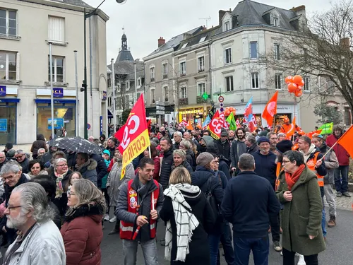 Château-Gontier : environ 800 manifestants se sont rassemblés...