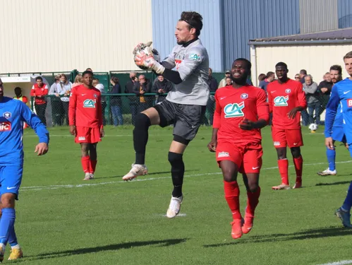 Coupe de France. Choc des extrêmes entre Chantrigné et Laval, duel...