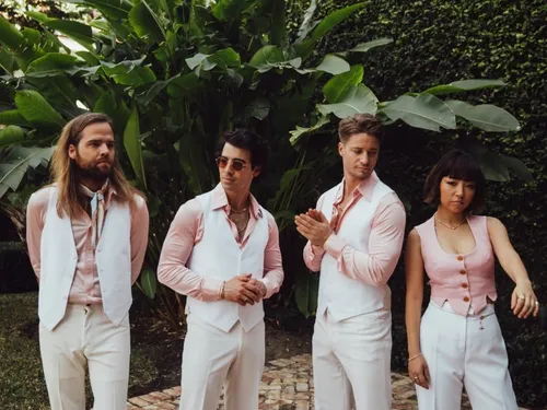 Le groupe DNCE est de retour avec Kygo avec "Dancing feet"