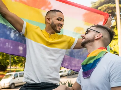 Lutte contre l'homophobie : "les chiffres ne diminuent pas sur les...