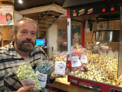Montguillon. Il s'éclate avec son bar à popcorn