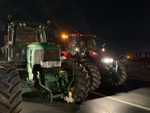 Colère des agriculteurs. À Angers, une opération escargot "de...