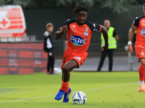 Stade lavallois. Laval prend le dessus sur le FC Nantes en match...