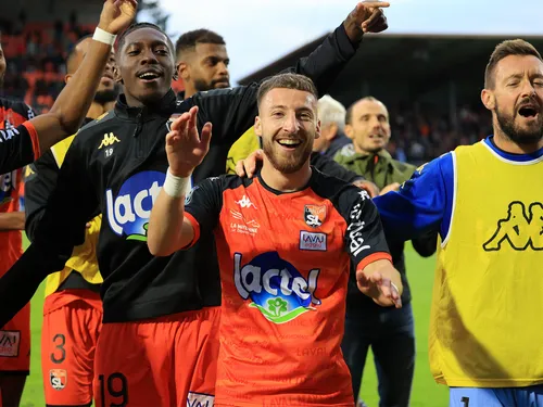 VIDEO - Club Oxygène. Interview avec Thibaut Vargas, milieu de...