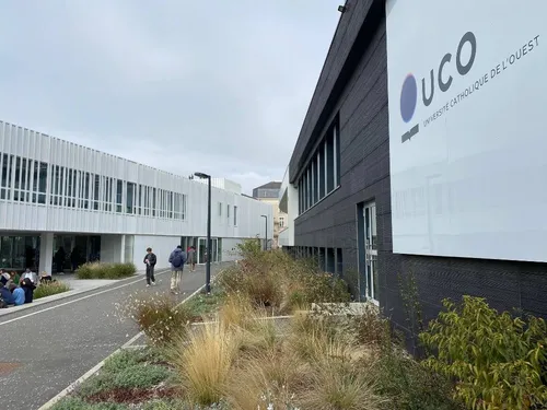 Plannings de la Catho : des salariés en souffrance, des étudiants...