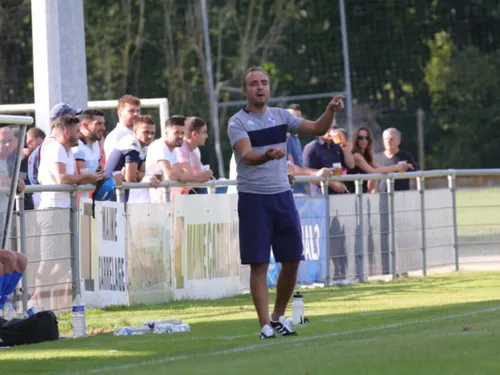 US Changé : Kévin Garnier, l'entraîneur de l'équipe première, jette...