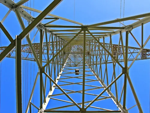 Changé : un pylône de télécommunication tombe, le réseau mobile...