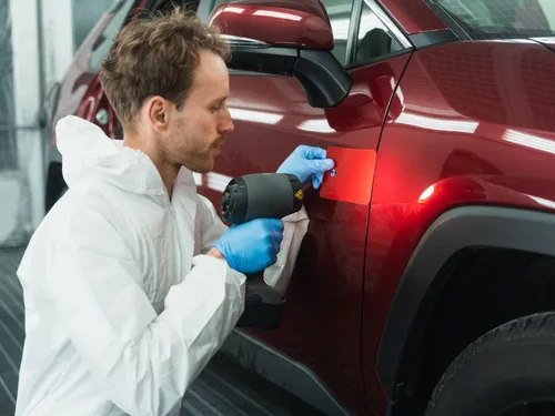 Renault Laval recherche un carrossier peintre H/F (Interview)