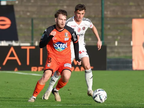 Stade lavallois. Thomas a essayé, les autres à côté de la plaque......