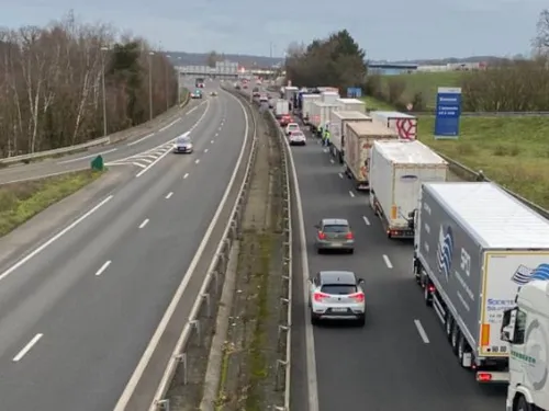 Blocage des routiers à La Gravelle : gros bouchons entre Rennes et...