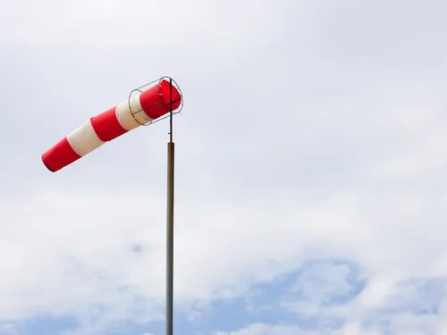 Attention aux rafales de vents ce soir : Jusqu'à 100 km/h localement.