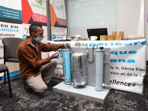 Madagascar :  Des étudiants  inventent une machine qui déssale...