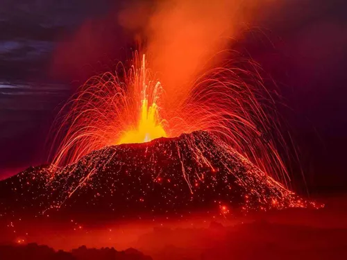 Le Piton de la Fournaise est entré en éruption à La Réunion ! 