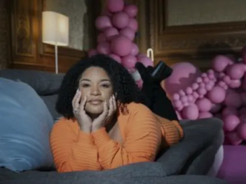 KELLY MASSOL INNOVE AVEC "BUBBLE CARE", UNE GAMME CAPILLAIRE POUR...