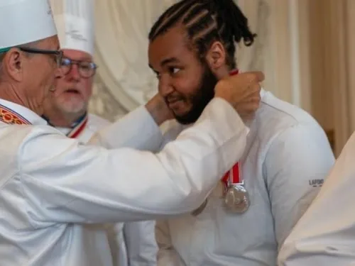 UN CHEF PÂTISSIER MARTINIQUAIS INTRONISÉ AUX TOQUES FRANÇAISES