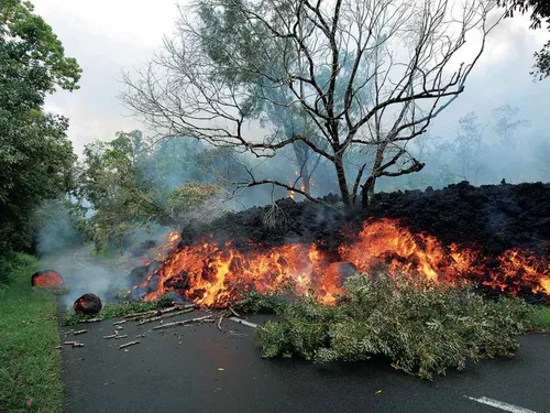 La Reunion :  pour la première fois depuis 2007, la lave du Piton...