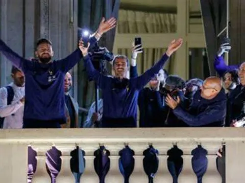 Coupe du Monde : L'équipe de France célébrée sur la place de la...
