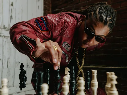 Meryl propulse le shatta dans les charts avec La Dame