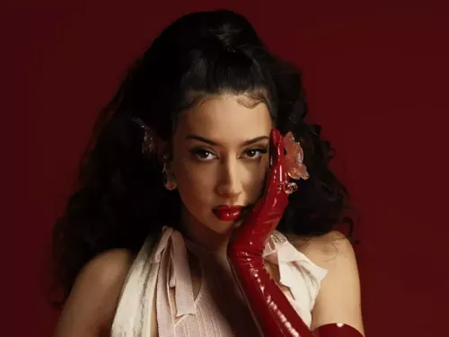 Naïka  impressionne avec son titre One Track Mind