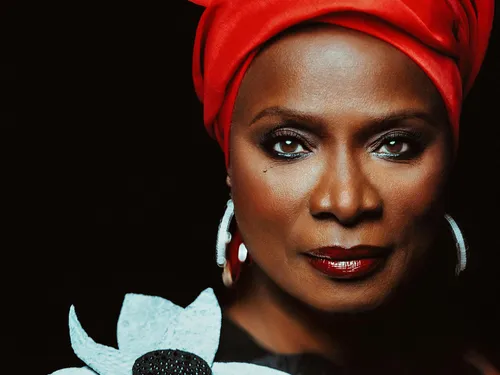 Angélique Kidjo entre dans l'histoire en devenant la première...