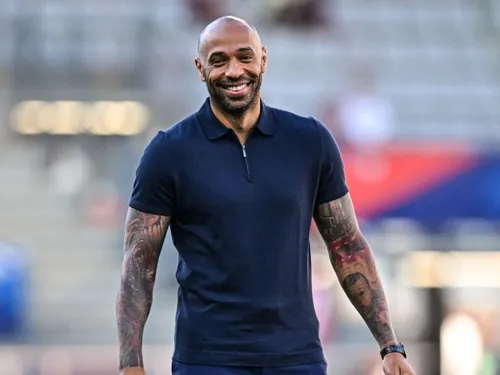 "Chauve et sexy" Thierry Henry s’invite sur le podium mondial