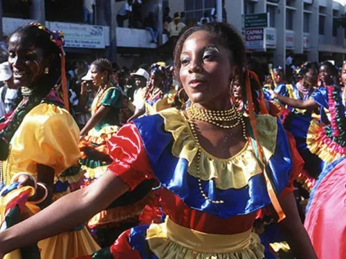 LES CARNAVALS DE GUADELOUPE ET DE MARTINIQUE CLASSES PARMI LES PLUS...