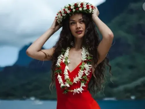 Miss France 2026 : Hinaupoko Devèze s’envole pour son voyage...