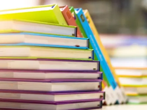 Education : Des livres au format papier et numérique proposés...