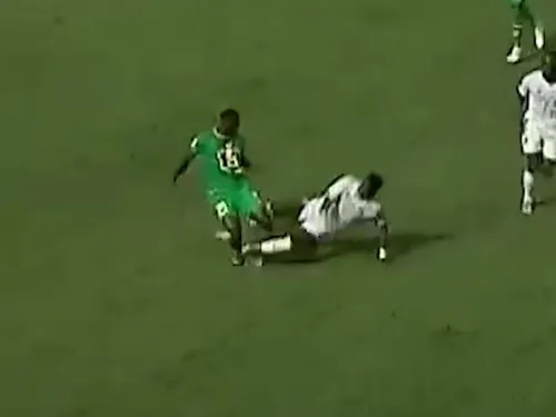 Football : tacle violent sur le Strasbourgeois Habib Diarra