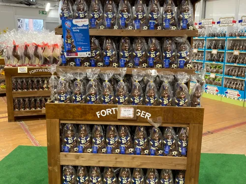 Des lapins de Pâques avec le maillot du Racing