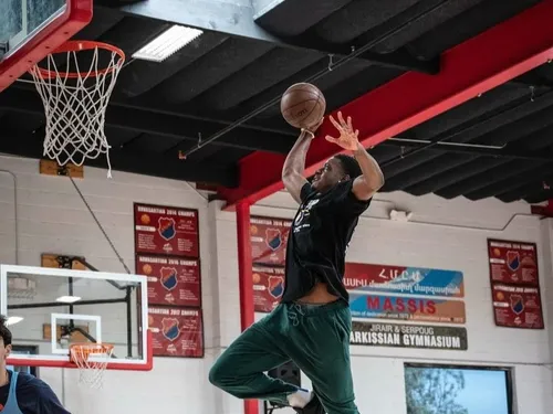 L’ailier américain Malik Fitts débarque à la SIG