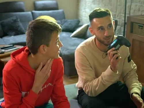 Adrien Thomasson surprend un jeune fan du Racing