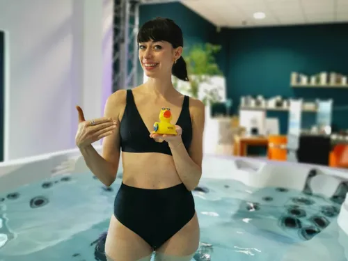 "Estelle Challenge" : spa, maillot de bain et petits canards !