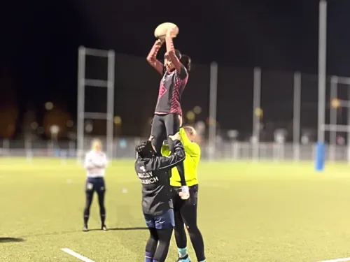 Challenge rugby pour Estelle avec les "Miss" du CRIG