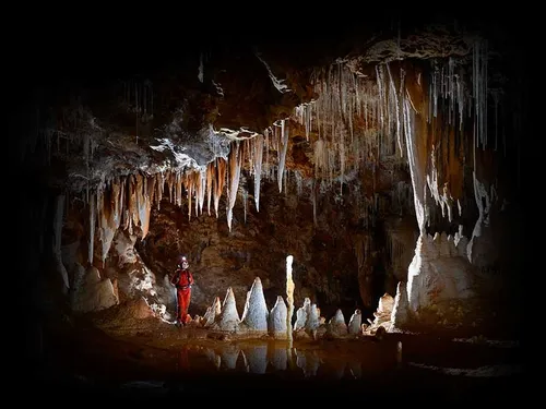 Hérault : la Grotte de Clamouse, entre science, aventure et fun...