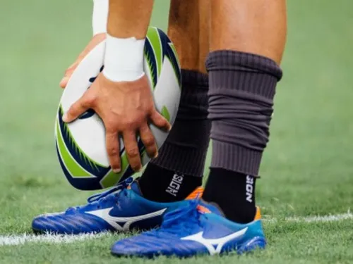 Une entreprise marseillaise lance un ballon du rugby recyclé et...