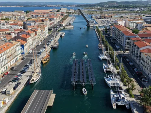 Hérault : une table solaire flottante pour aider les huîtres face...