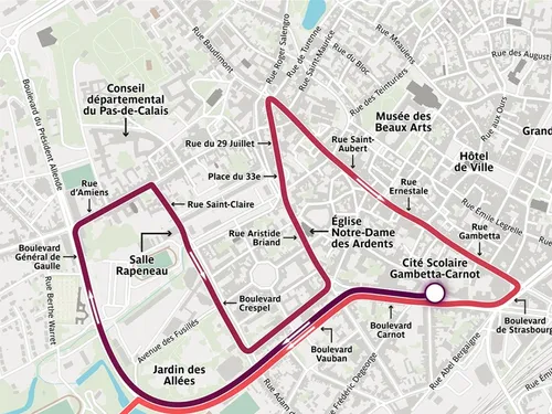 Le passage de la flamme paralympique à Arras