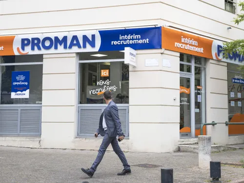 700 personnes recherchées pour Renault Douai