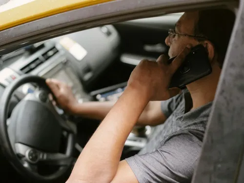 Téléphone au volant : la préfecture du Pas-de-Calais durcit le ton