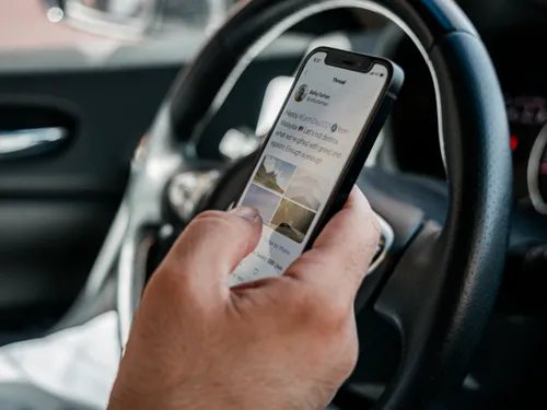 Téléphoner au volant peut désormais vous valoir une suspension de...