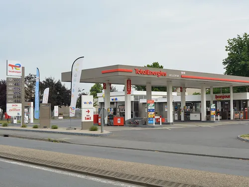 Total prolonge le plafonnement de ses prix à la pompe