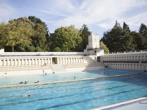Monument Préféré des Français : la piscine Art Déco de Bruay en...