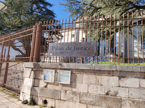 L'ex-procureur de la République de Castres, aujourd'hui à Rodez,...