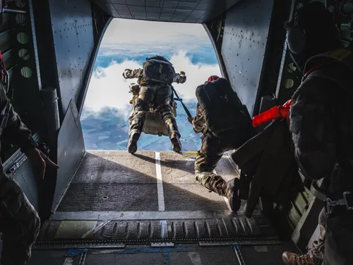 Exclusif - 50 ans du 17e RGP à Montauban : un commando parachutiste...