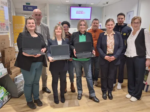 Des dons d'ordinateurs pour les associations du Cantal