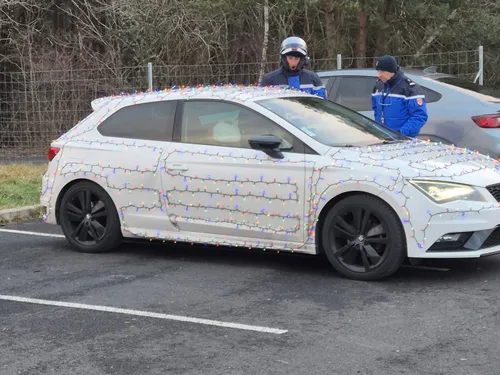 Il roulait à 219 km/h sur l’A75 avec une voiture ornée… de...