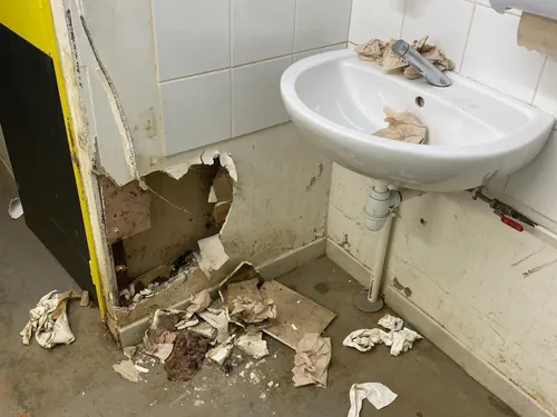 Qui a dégradé les vestiaires du Stade de Malemort ?