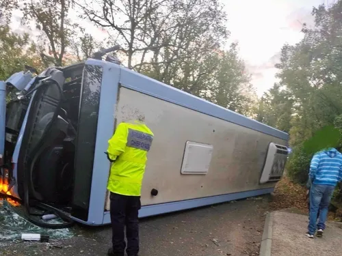 Cahors : un bus de ville renversé, un bilan de 17 blessés