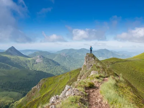 Ça vaut le détour : Traverser le Cantal avec le GR 4 